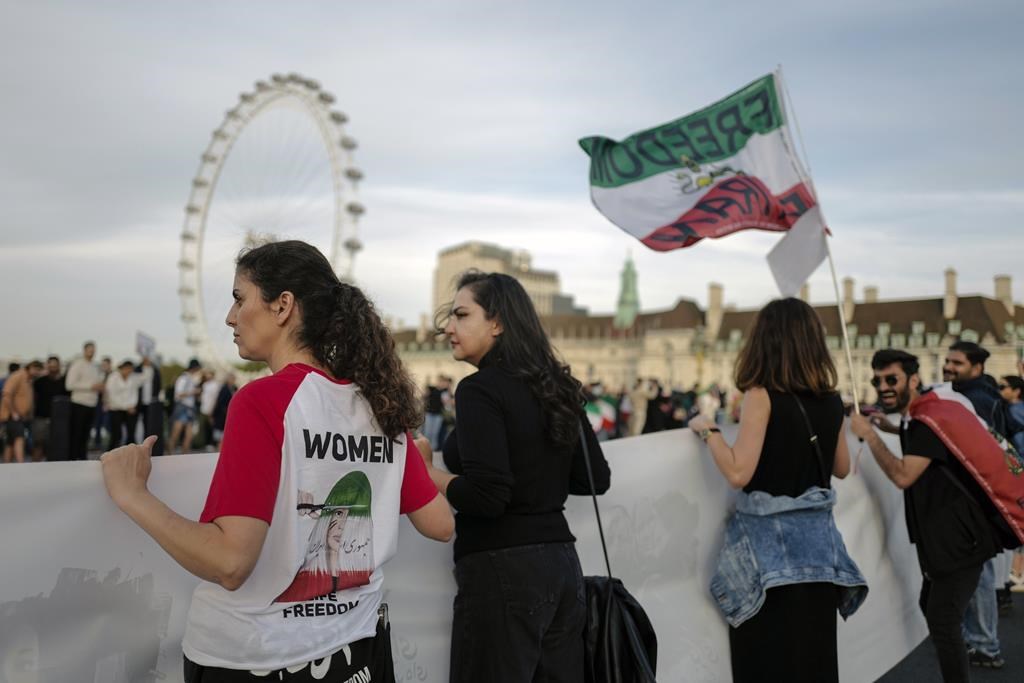 «Chaîne humaine» pancanadienne pour soutenir les manifestations en Iran