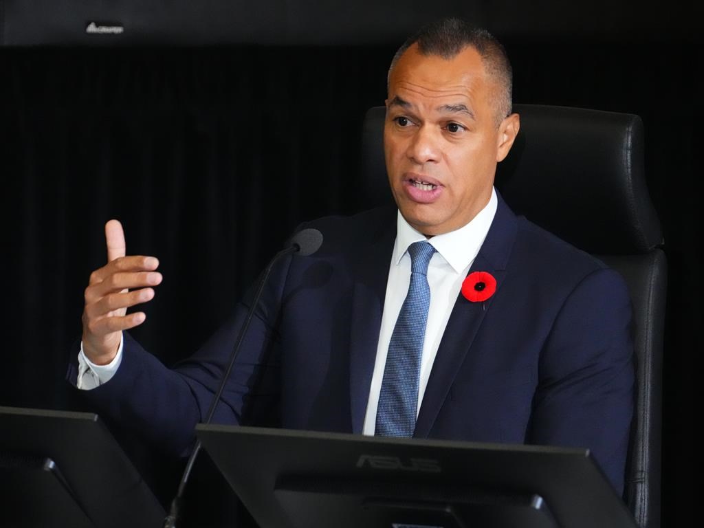 Commission Rouleau: l'ancien chef de police d'Ottawa poursuivra son témoignage