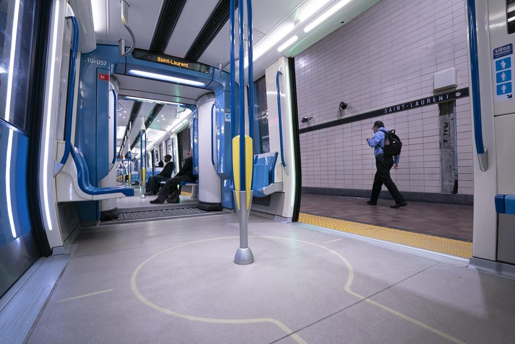 Montréal: les chiens sont désormais autorisés sous certaines conditions dans le métro