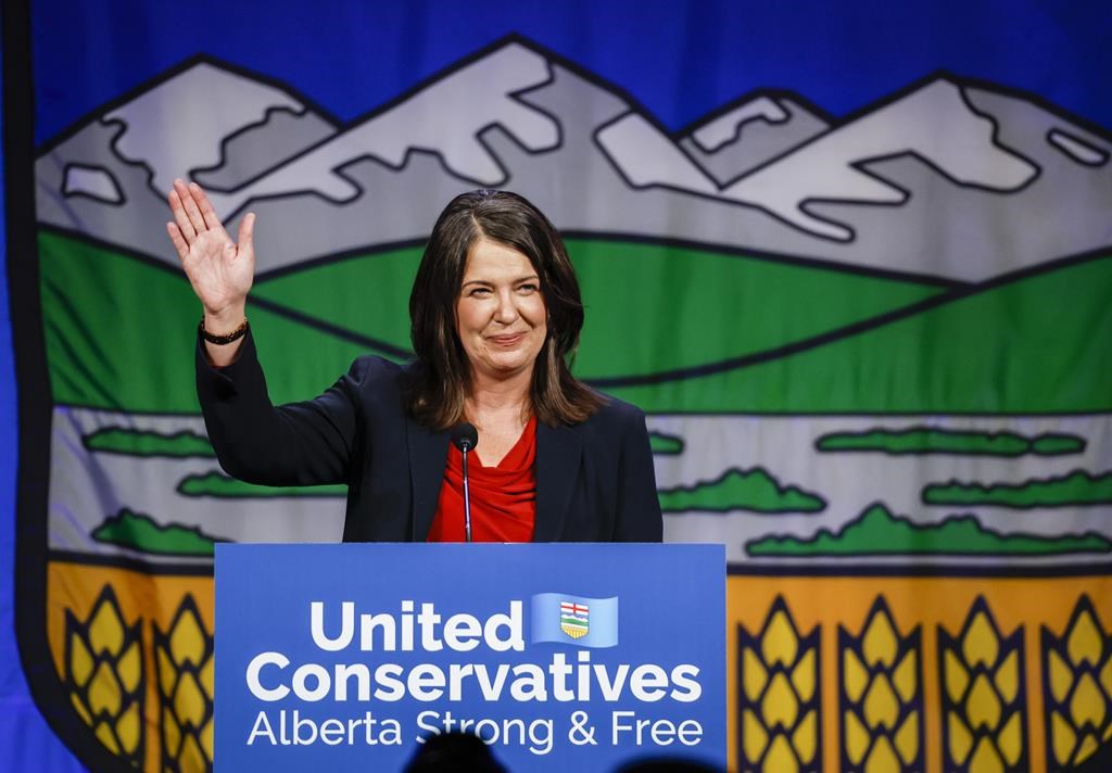 La nouvelle première ministre de l’Alberta briguera le siège de Brooks-Medicine Hat
