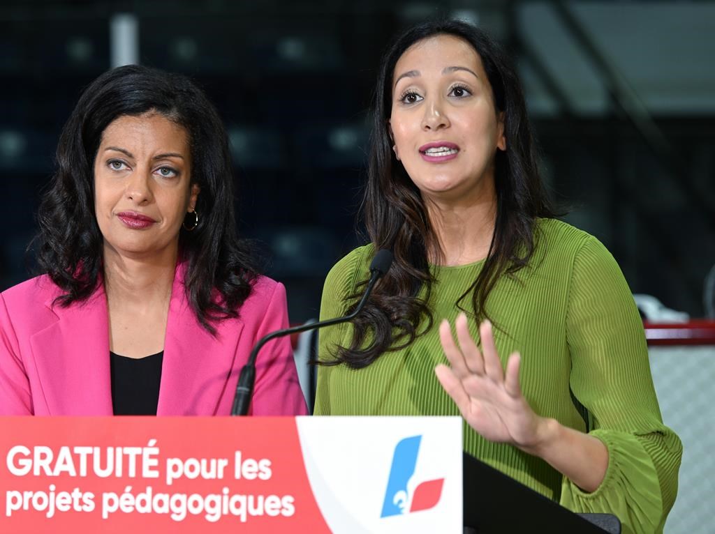 Les députés libéraux Marwah Rizqy et Gregory Kelley ont accueilli un petit garçon