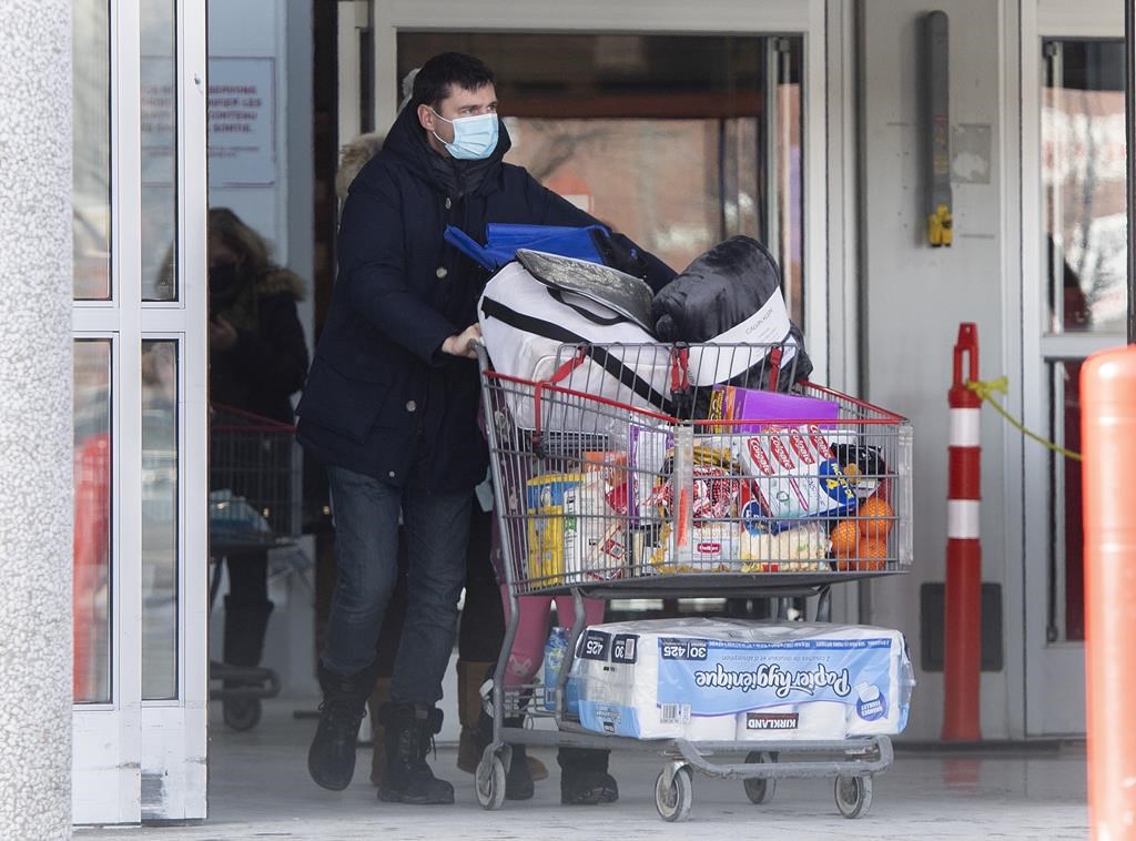 COVID-19: treize nouveaux décès recensés, faible baisse des hospitalisations