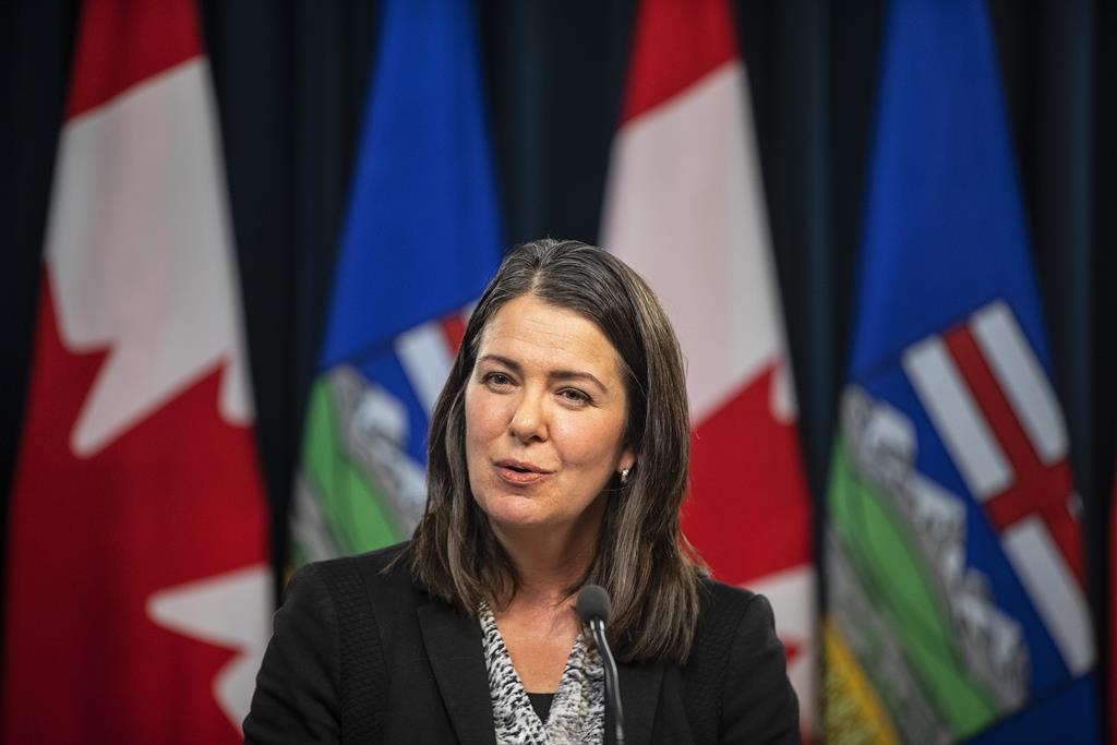 John Horgan se moque des propos de son homologue Danielle Smith sur les non-vaccinés