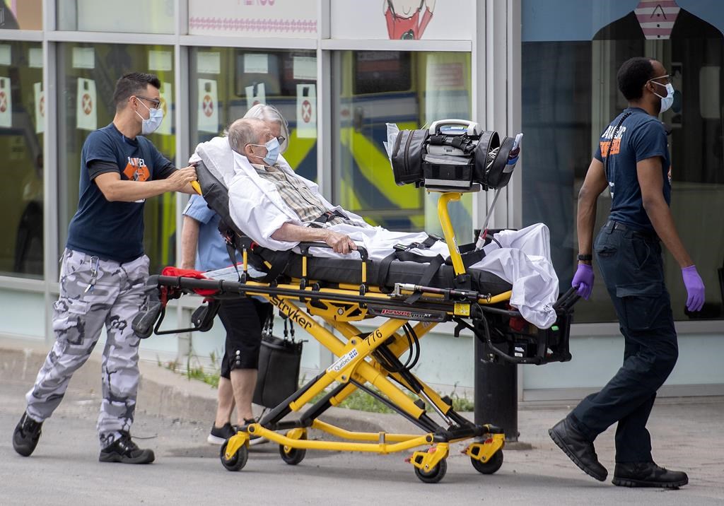 Les hospitalisations et les cas de COVID-19 sont toujours en hausse
