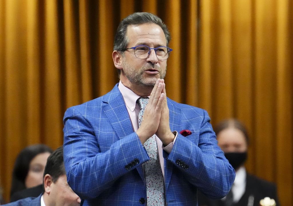 Serment non sincère: les libéraux veulent empêcher Blanchet de siéger