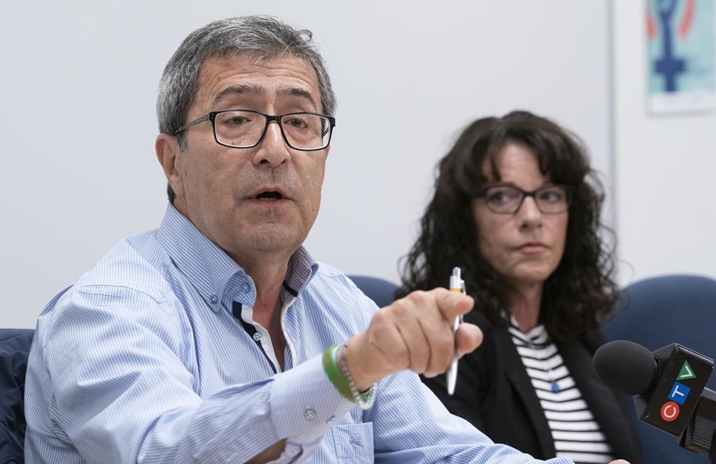 La famille d'un homme mort pendant une opération policière boude l'enquête du coroner