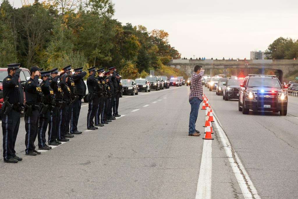 Les funérailles en l'honneur des deux policiers tués en Ontario auront lieu jeudi
