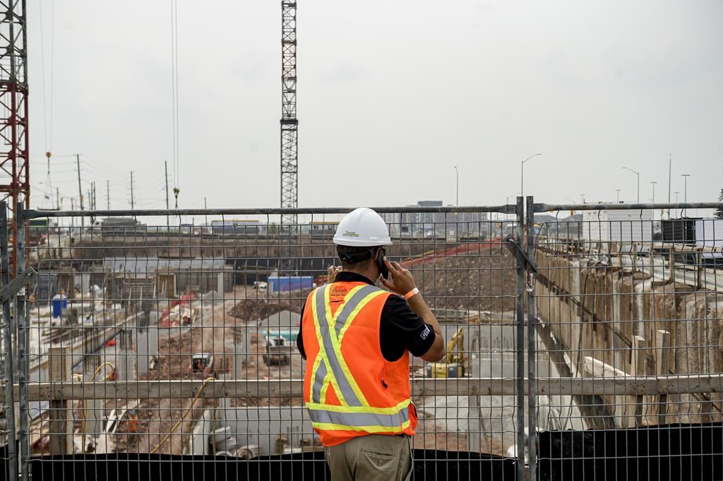 Priorité d'embauche dans la construction: des entrepreneurs veulent interjeter appel