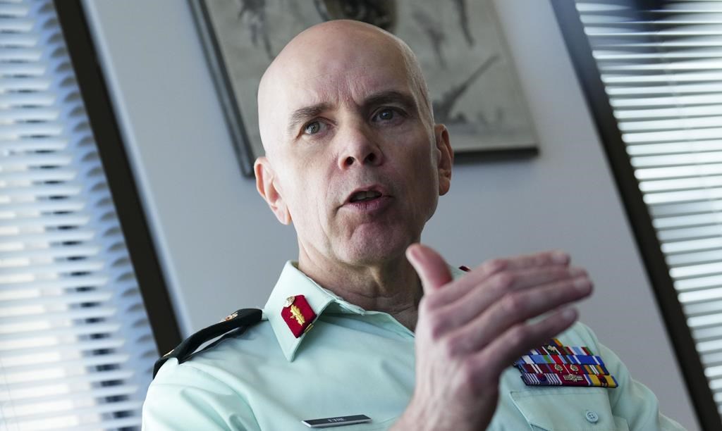 Le Canada doit soutenir les forces armées, selon le général Eyre