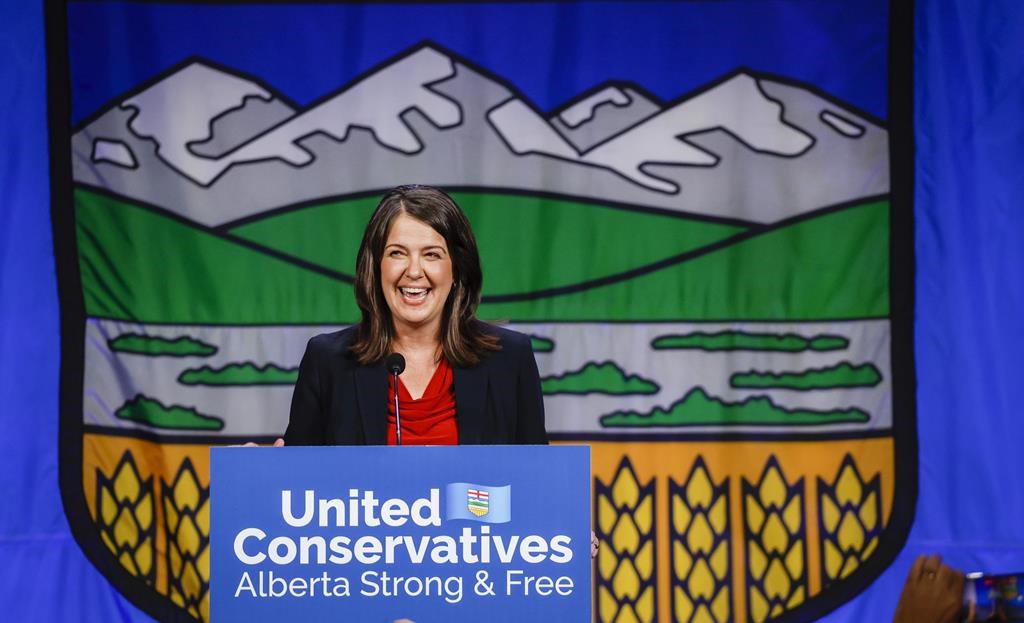 Danielle Smith sera assermentée comme 19e première ministre de l'Alberta mardi