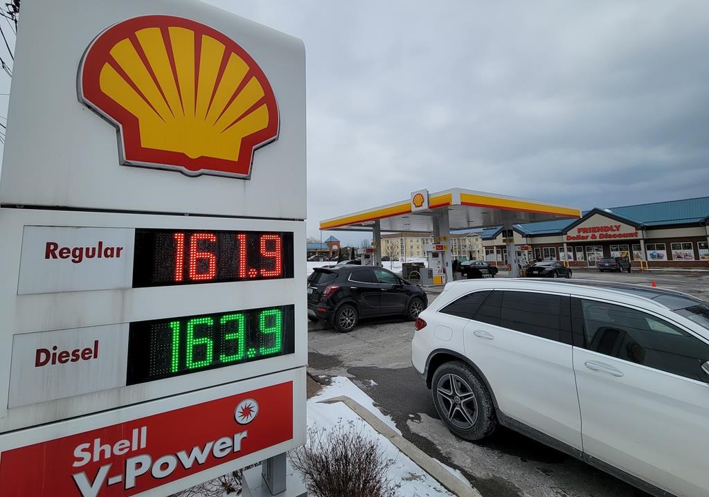 L'Ontario prolongera pendant un an sa réduction de taxe sur l'essence