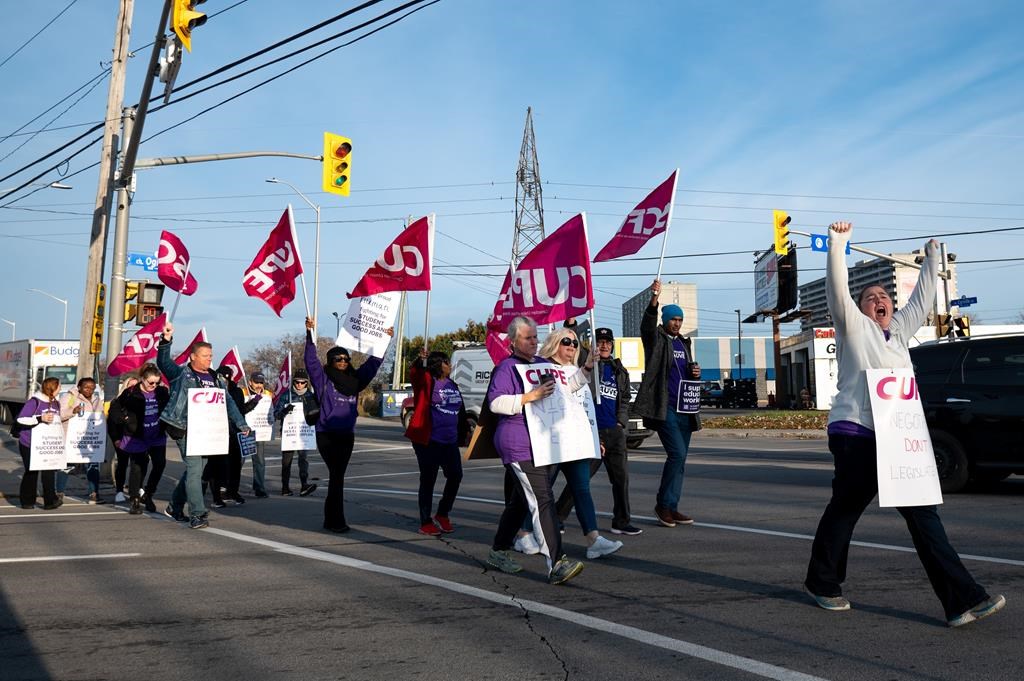 Les travailleurs de l'éducation en Ontario se prononcent sur l'entente de principe