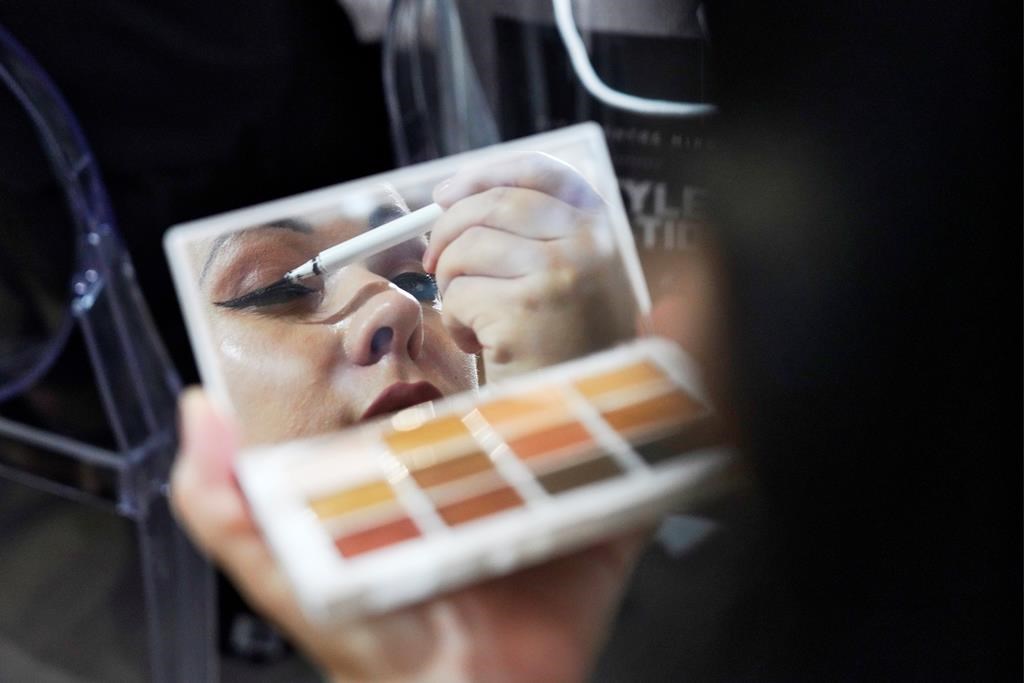 Des cosmétiques contiennent des concentrations élevées de PFAS