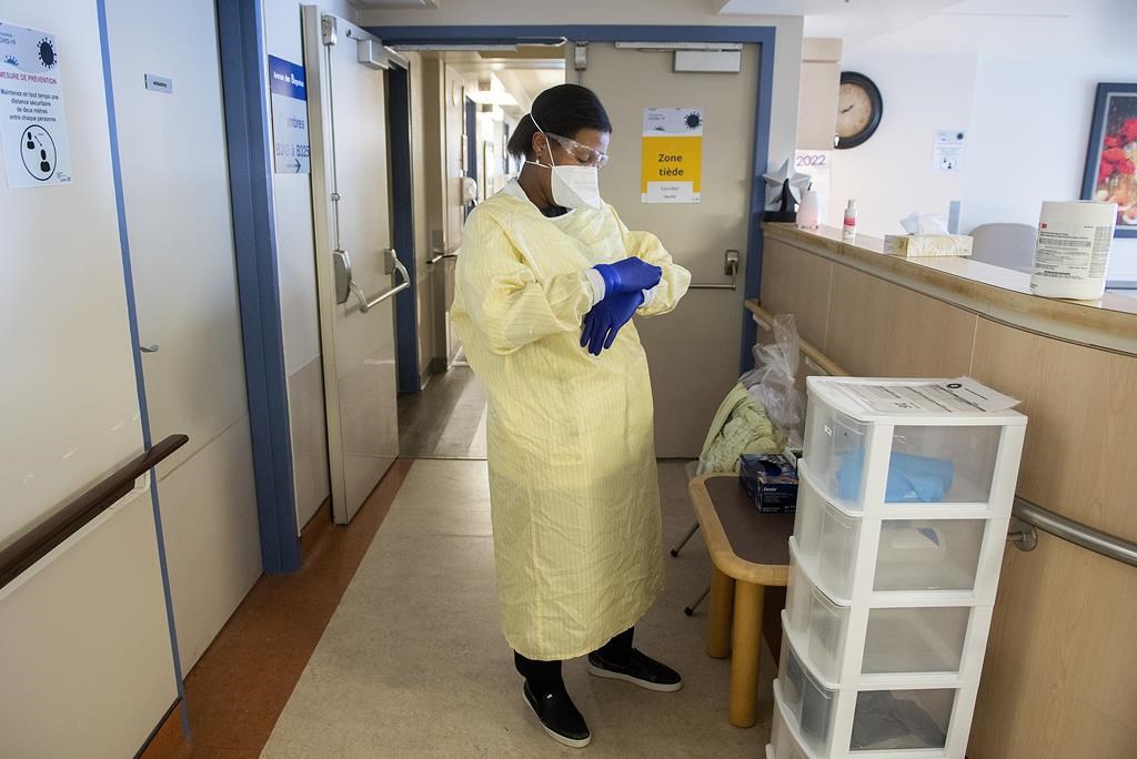 Seize nouveaux décès liés à la COVID-19, mais les hospitalisations diminuent