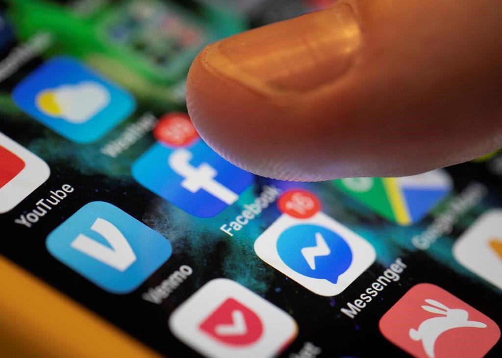 Des technologies à la fois bienfaitrices et menaçantes pour les personnes aînées
