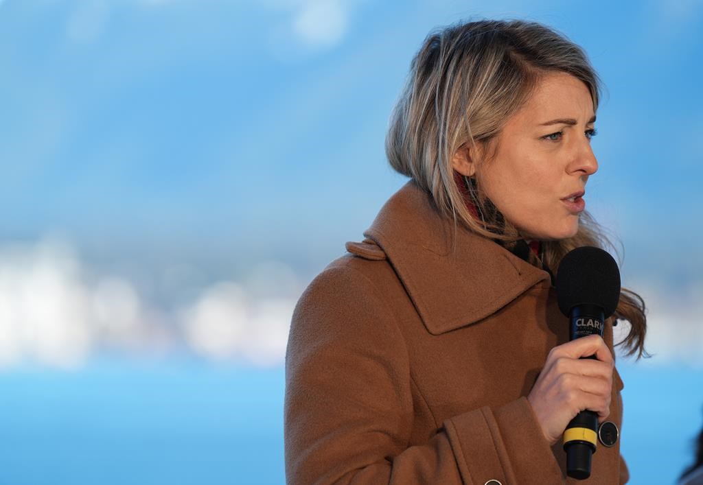 Joly souhaite réprimander l'ambassadeur russe concernant des messages anti-LGBTQ