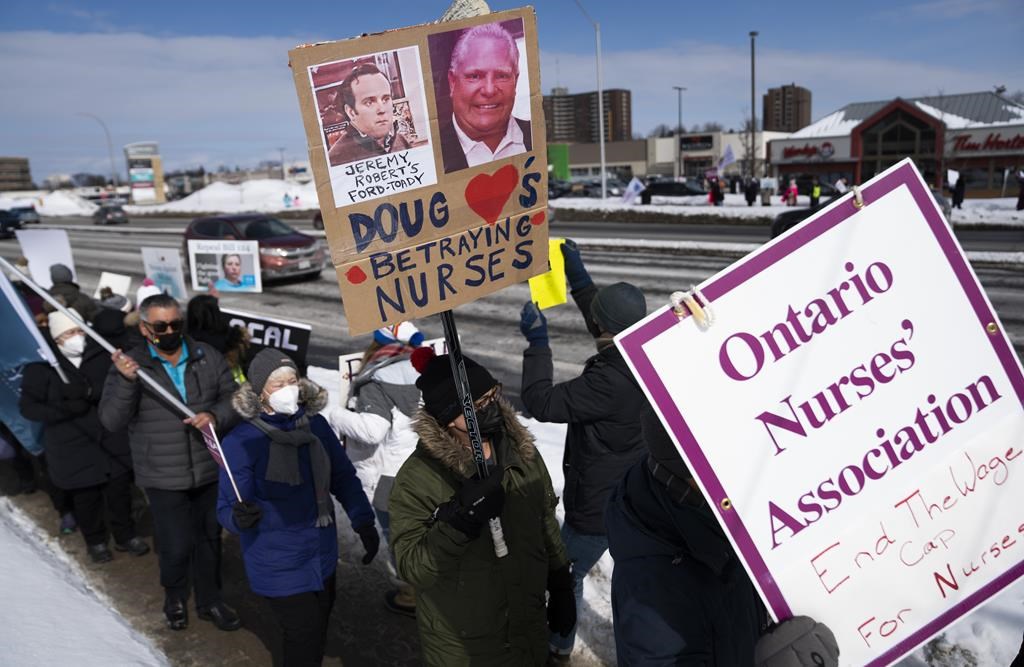 Un tribunal ontarien annule la loi sur la limitation des salaires du secteur public