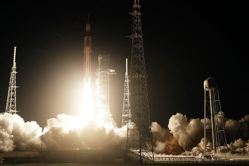 La première fusée du programme Artémis de la NASA décolle avec succès