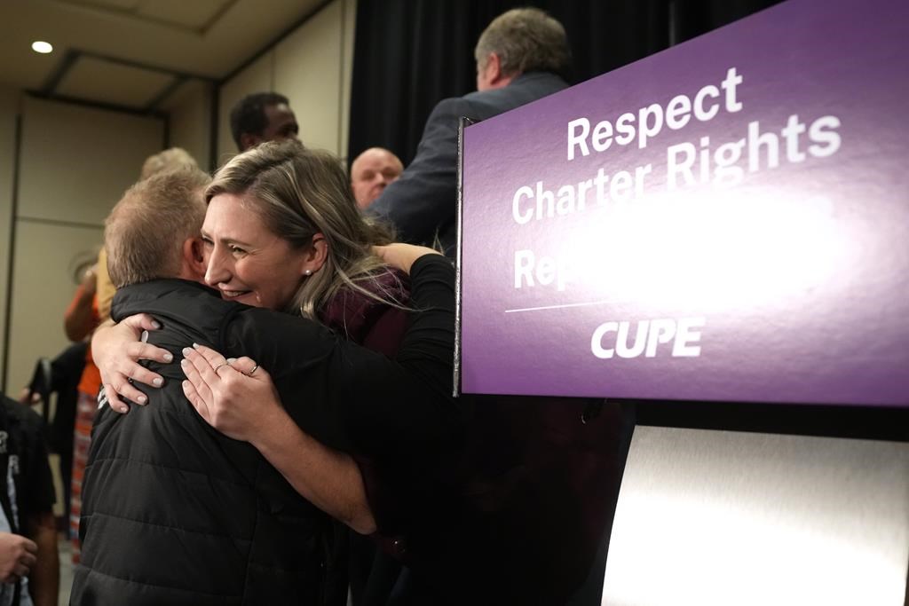 Doug Ford soutient que la nouvelle offre au SCFP est «améliorée»