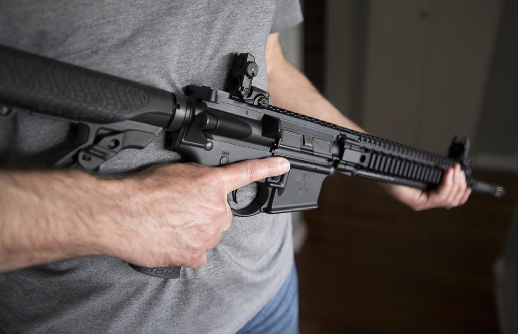 L’interdiction complète des armes d’assaut attendue impatiemment par des victimes
