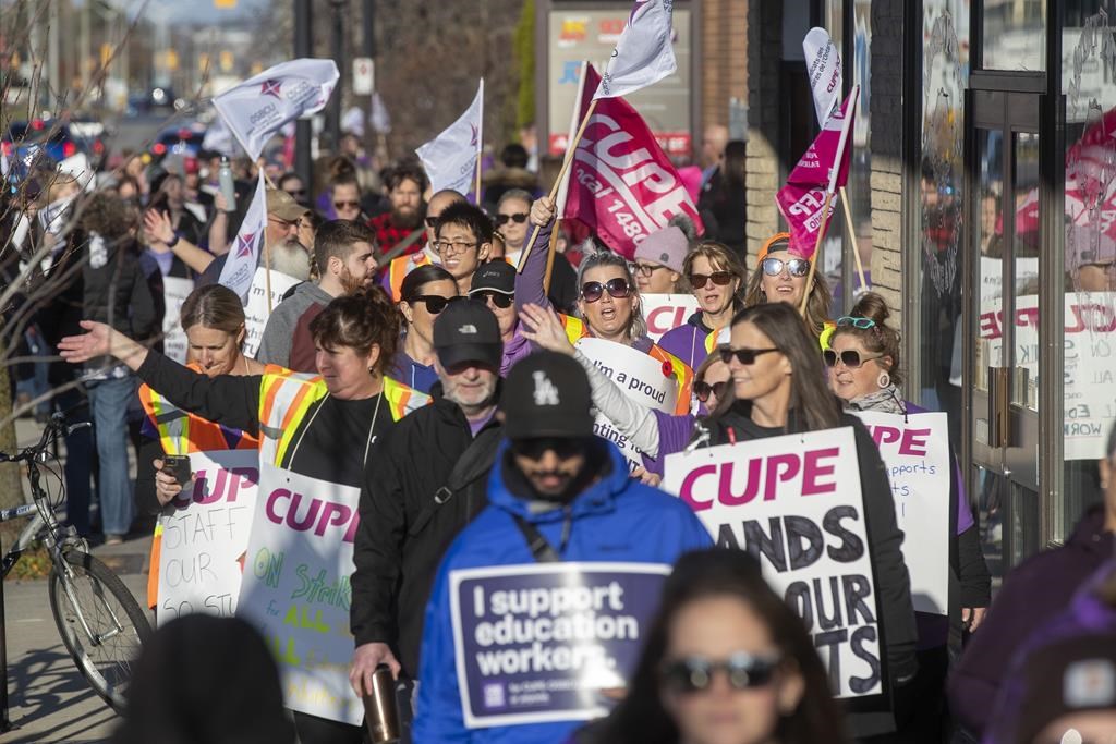 Ontario: les parents se préparent à une possible nouvelle grève en éducation
