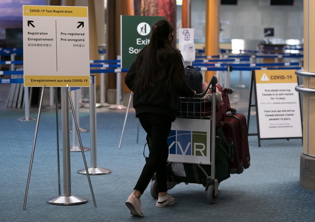 Sécurité aux aéroports canadiens: fort roulement de personnel selon des syndicats