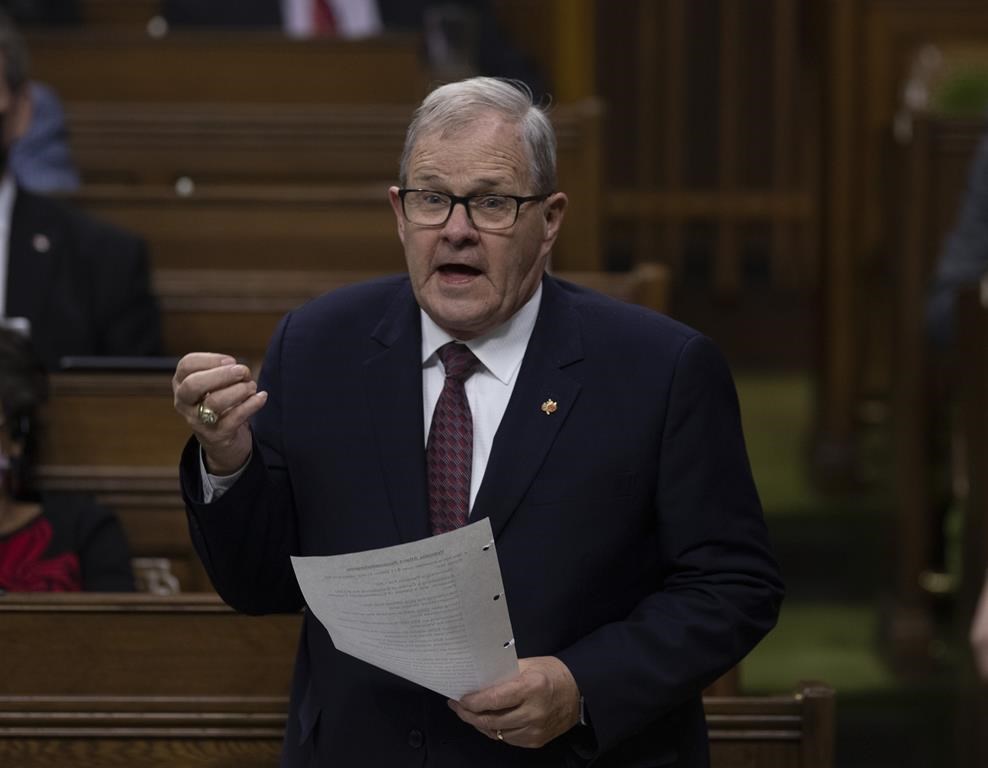Le ministre des Anciens Combattants demeure inébranlable face à la grogne