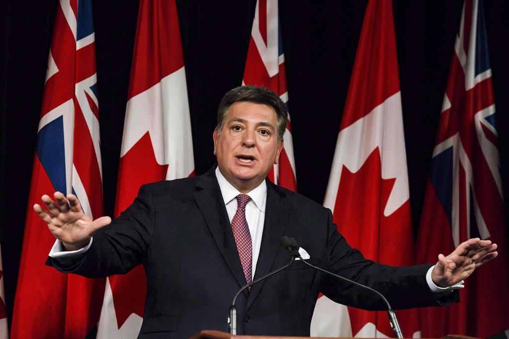 L’ancien ministre des Finances de l’Ontario se présentera pour les libéraux fédéraux