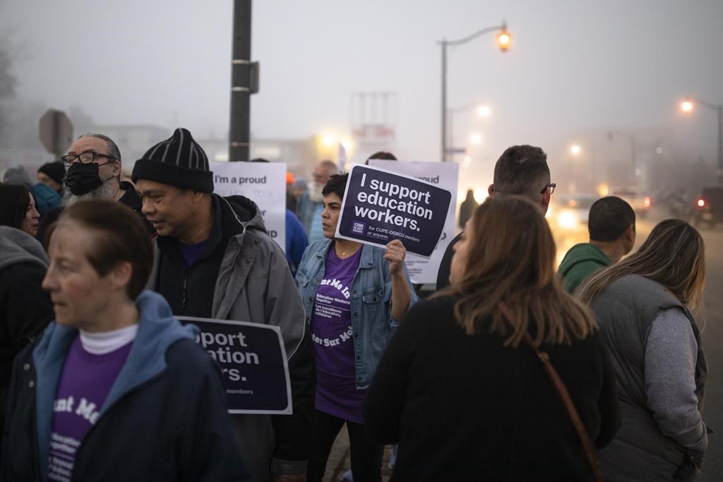 Ontario: la Commission des relations de travail tranchera sur la grève en éducation