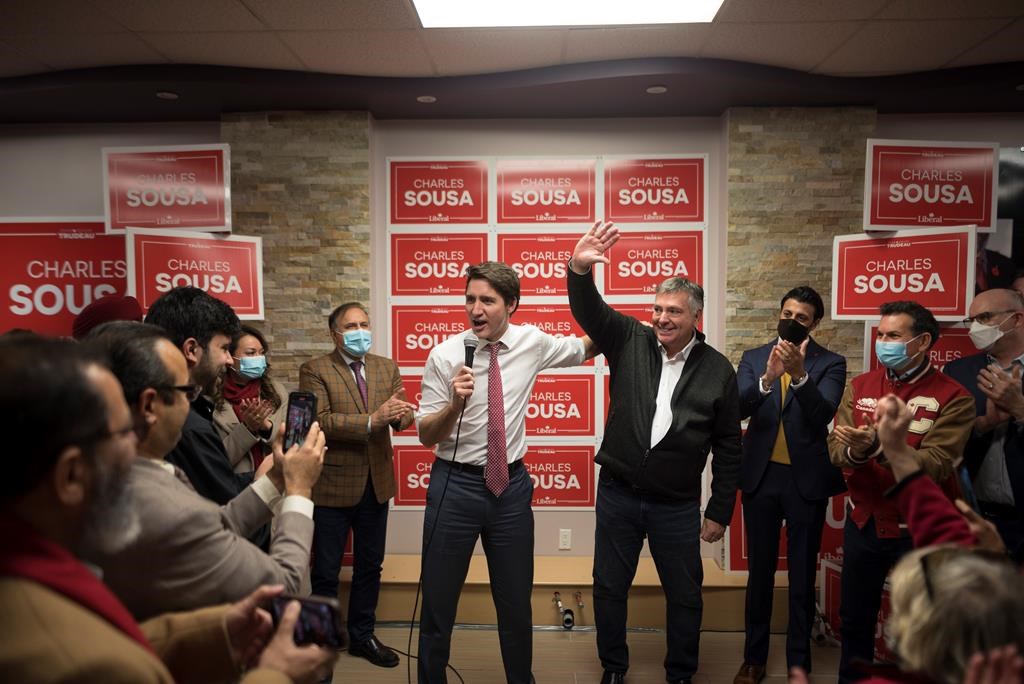 Les électeurs de la circonscription de Mississauga-Lakeshore se rendent aux urnes