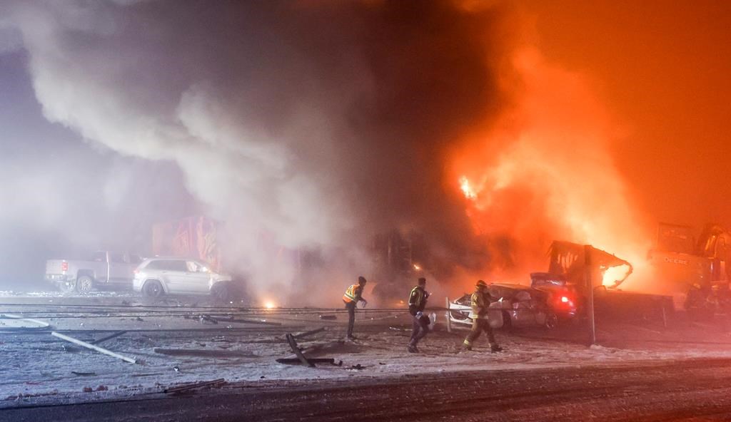 Un carambolage survenu près de Calgary fait un mort et neuf blessés
