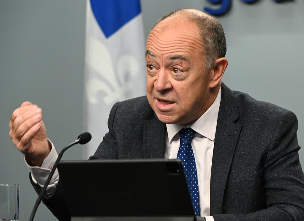 «Ça va continuer d'être difficile»: Christian Dubé lance un appel aux infirmières
