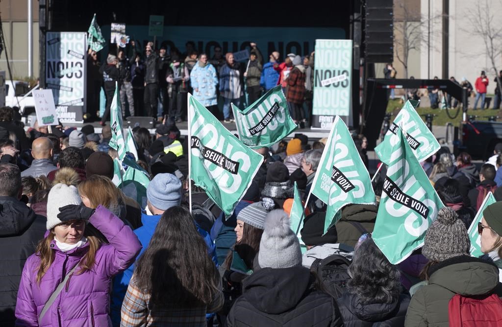 Monde du travail en 2022: en mode hybride et protection contre l'inflation demandée
