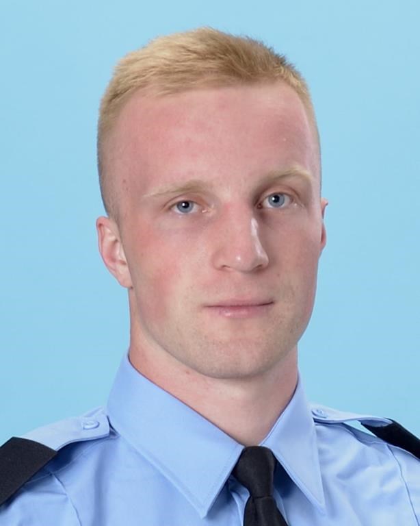 Deux suspects sont accusés de meurtre après la mort d'un policier en Ontario