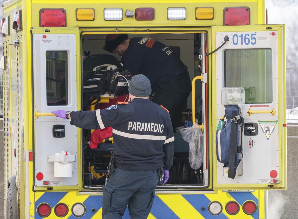 Urgences-santé invite aussi à composer le 811 pour alléger le fardeau des paramédics