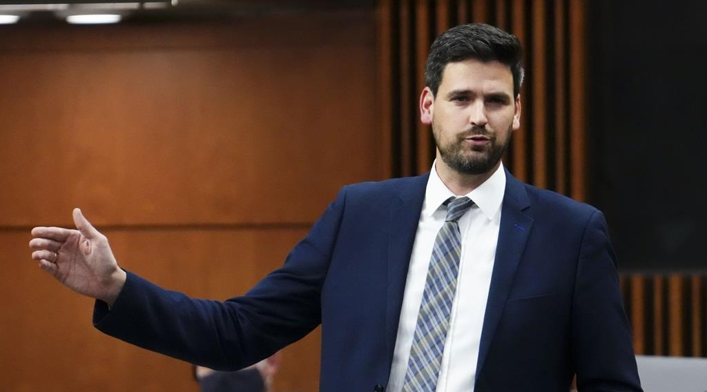 Ottawa veut faciliter la vie des travailleurs de la santé formés à l'étranger