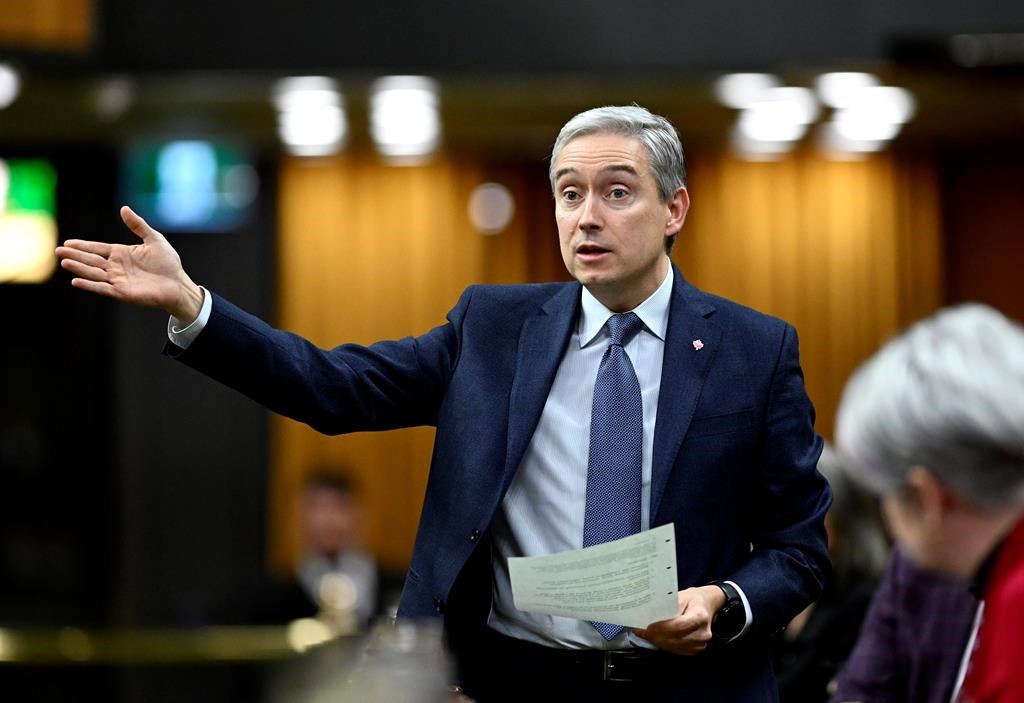 Rogers-Shaw: le ministre tranchera après clarification de la bataille juridique