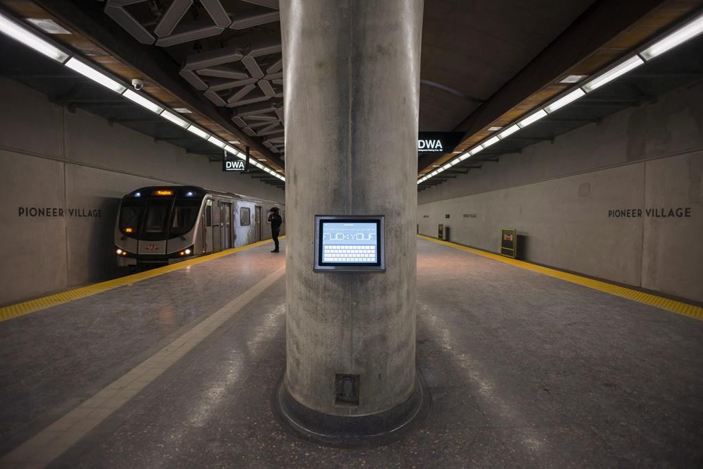 L'homme qui aurait poignardé deux femmes dans le métro de Toronto a été accusé