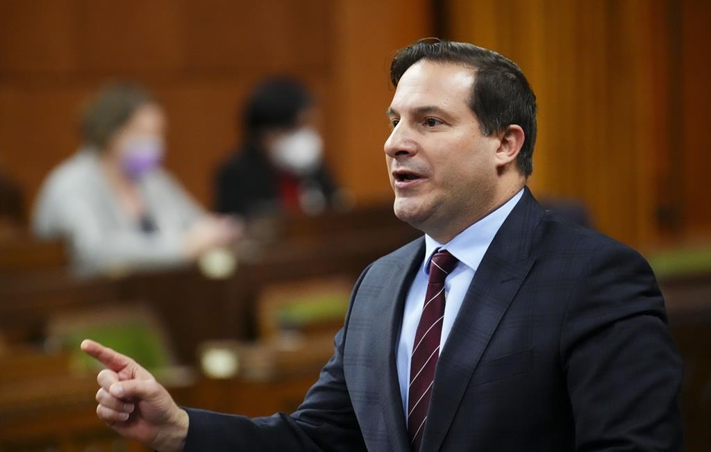 Ottawa considère solliciter une aide externe pour le rachat d'armes à feu interdites