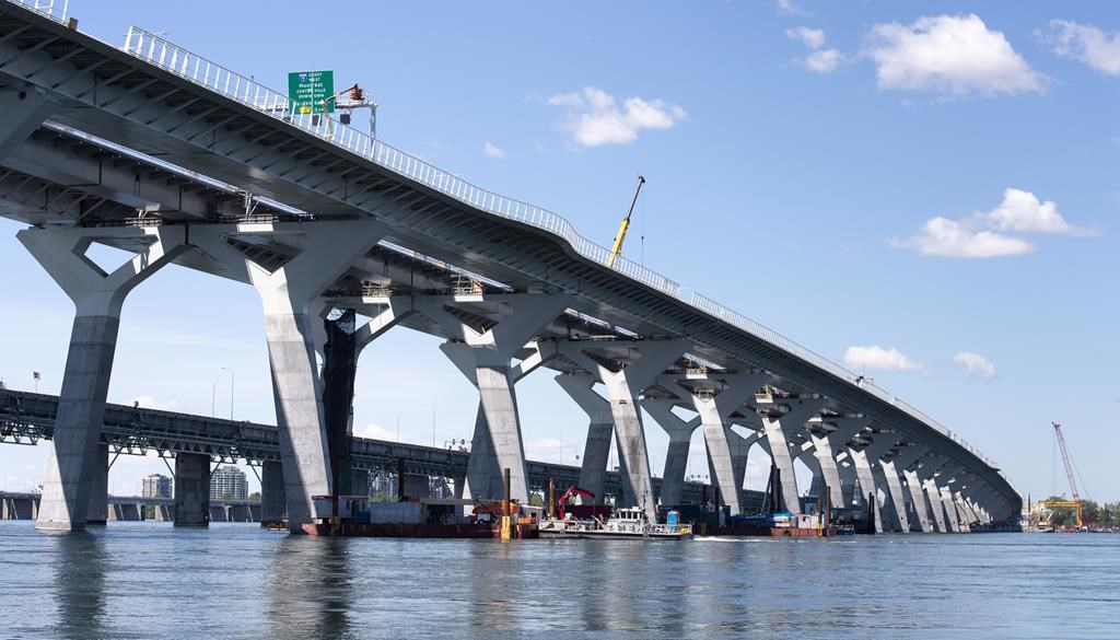Un coroner recommande l'installation d'une barrière antisuicide sur le pont Champlain