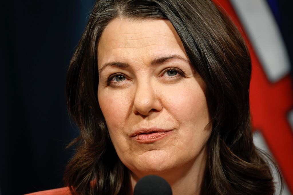 Ingérence possible: Danielle Smith donne une troisième version