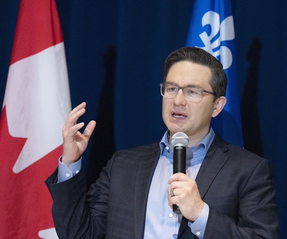 Davantage d'immigrants pour renflouer le système de santé, souhaite Poilievre