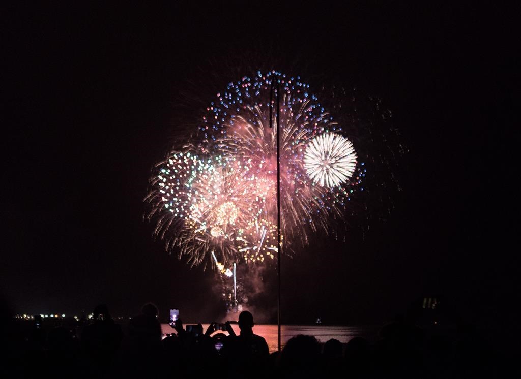 Musique et feux d'artifice d'un bout à l'autre du pays pour l'arrivée de 2023