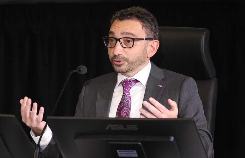 Le ministre Omar Alghabra accepte de comparaître sur le chaos dans les transports