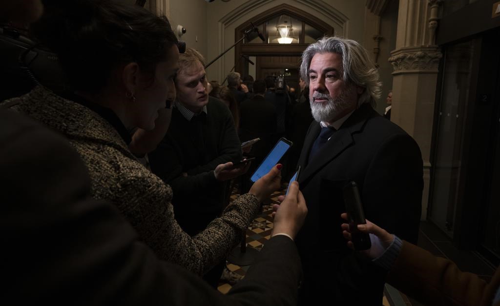 Protection du français: les libéraux assurent être à nouveau unis