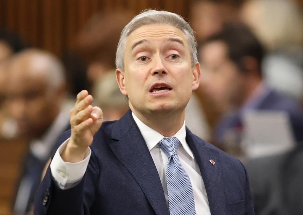 Nouveau programme fédéral pour aider des travailleurs à changer de carrière