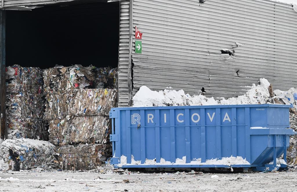 L'un des plus gros centres de recyclage du Québec respecterait maintenant les normes