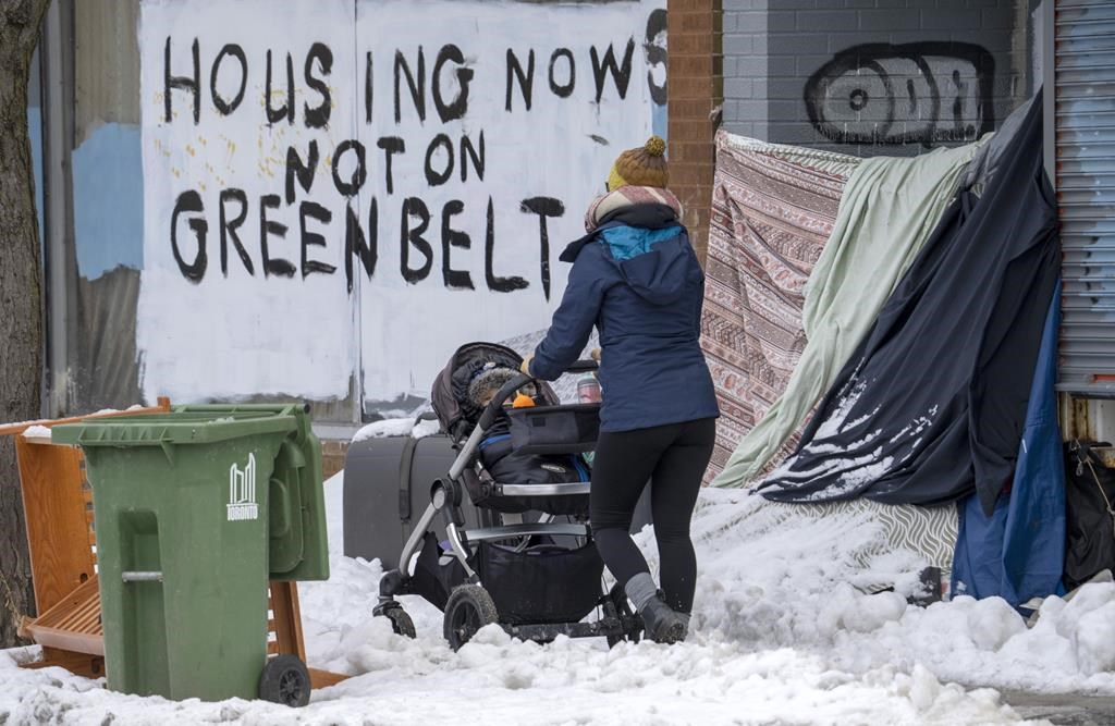 La défenseure fédérale du logement amorce un examen des campements d'itinérants