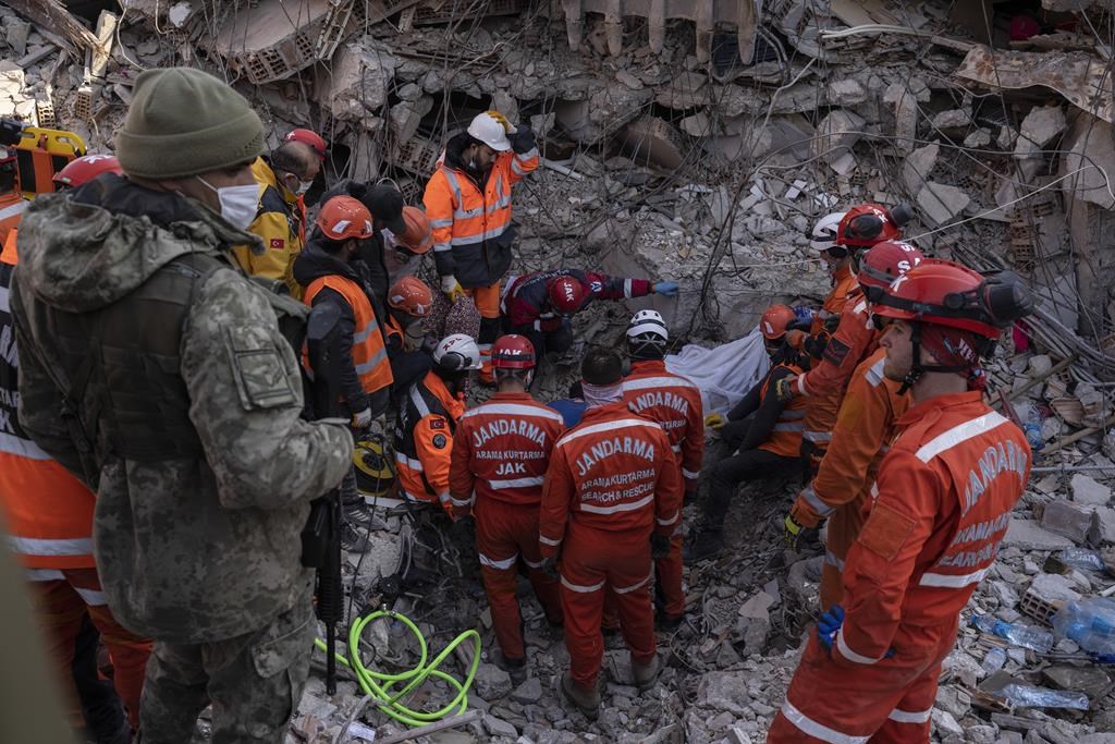 Un groupe demande un déploiement plus rapide des équipes de secours après un désastre