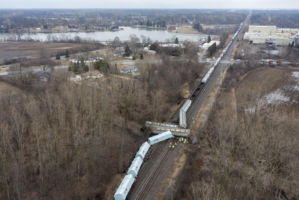 Le PDG de Norfolk Southern a visité East Palestine après le déraillement du train